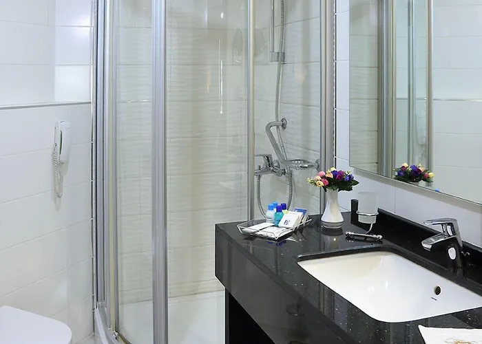 فندق Garden Business 4*