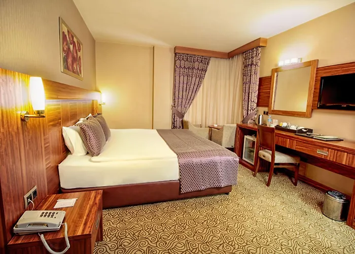 Garden Business فندق أضنه